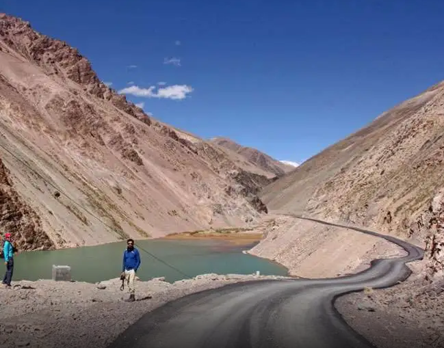 पीर पंजाल दर्रा / Pir Panjal Pass
बुर्जिल दर्रा / burjil pass 
बनिहाल दर्रा / Banihal Pass
जोजिला दर्रा / Zojila Pass