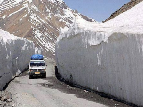 शिपकी-ला दर्रा / Shipki-La Pass
रोहतांग दर्रा / Rohtang Pass
 बडालाचा/ बारालाचा दर्रा  / Baralacha Pass